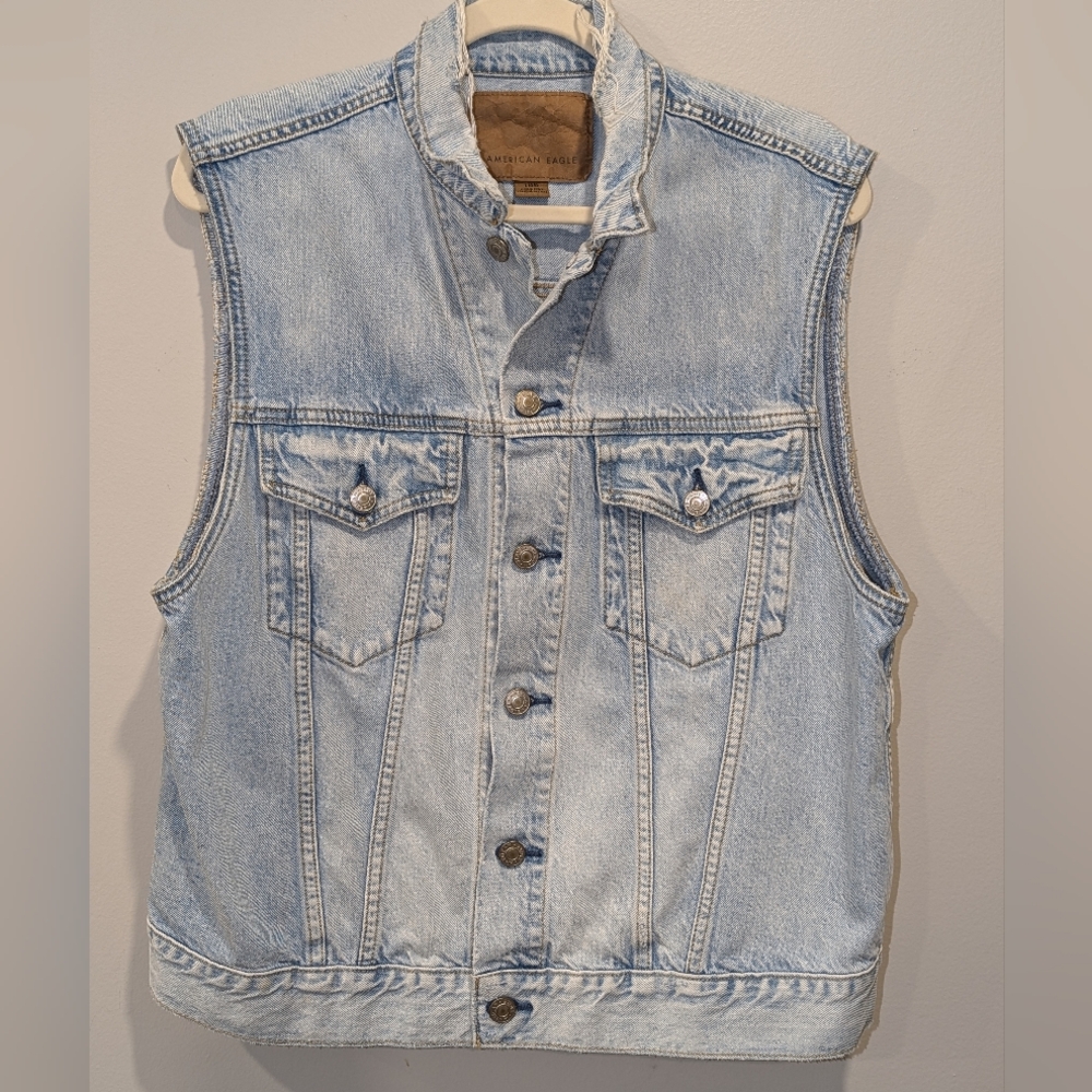 American Eagle women's light wash denim vest - Size Large, distressed collar